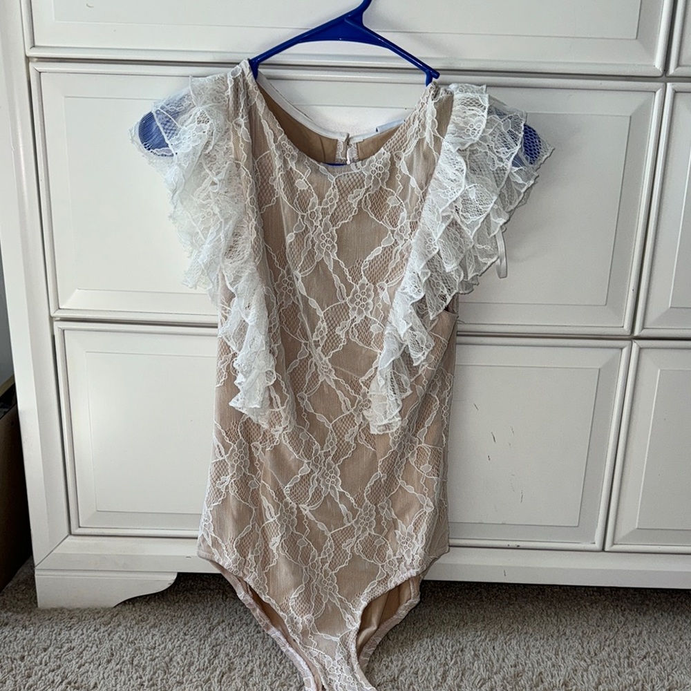 Selfie Leslie Cream and White Lace Bodysuit